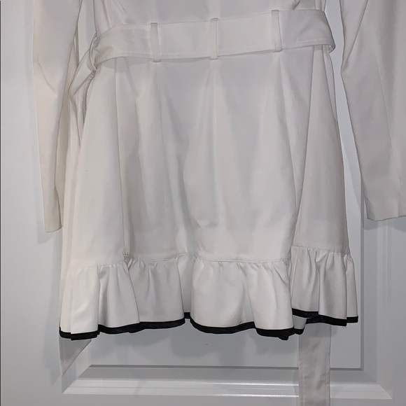 Women’s Bebe trench Coat - Picture 3 of 5